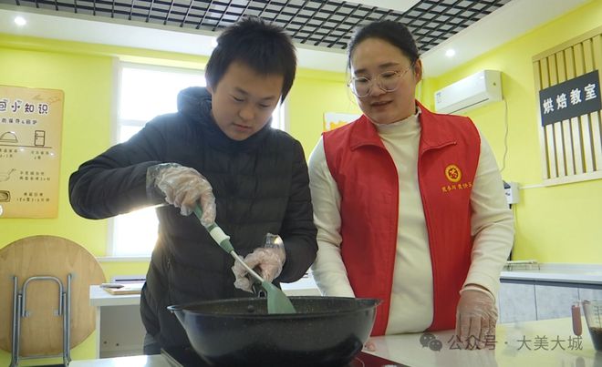 “走进特殊学校、制作烘焙快乐”活动ayx爱游戏app祥和里社区举办