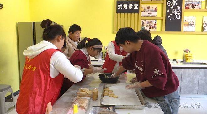 “走进特殊学校、制作烘焙快乐”活动ayx爱游戏app祥和里社区举办(图3)
