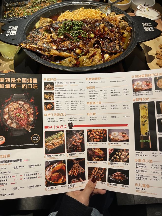 烤匠靠的是什么才能火爆出圈爱游戏app体育排队7小时(图5)